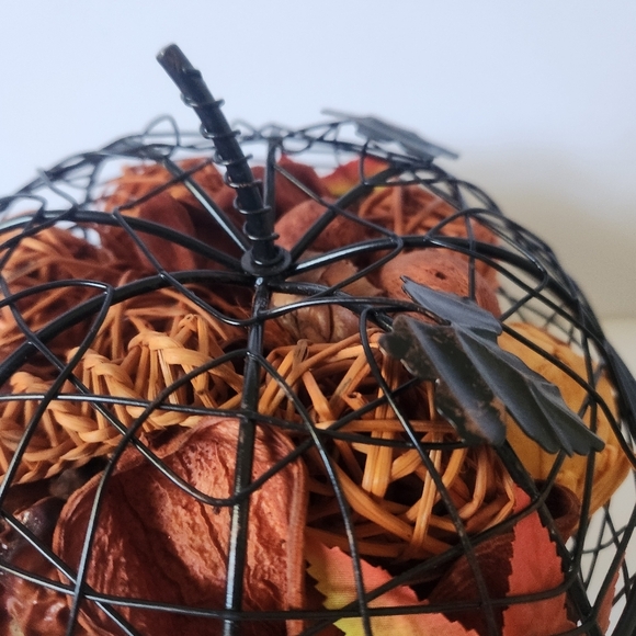Autumn/Halloween Wire Scented potpourri Filled Pumpkin Center Piece - Picture 3 of 9